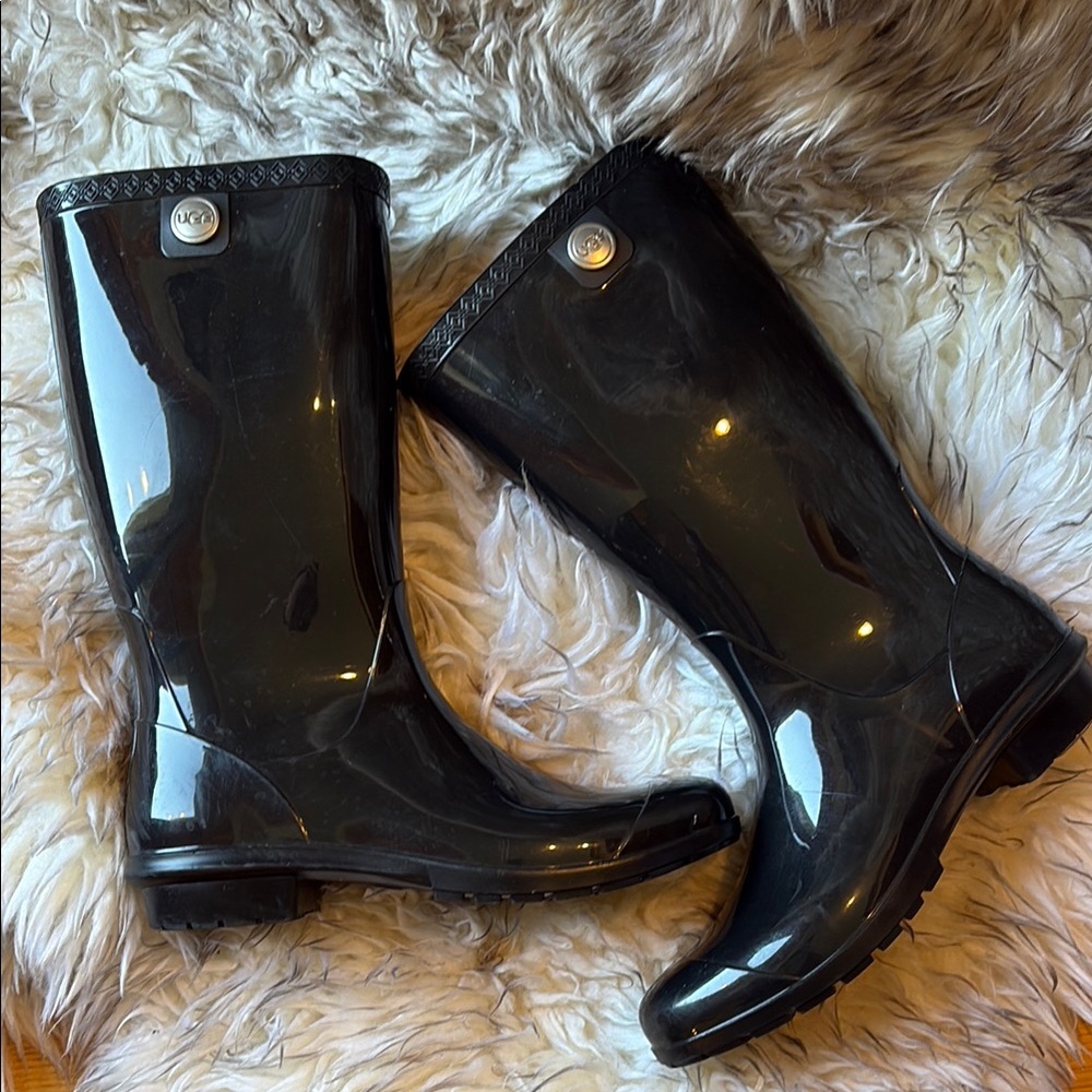 UGG Classic Gloss Black Rain Boots
